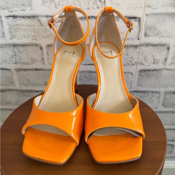 NWOT Women’s Marc Fisher Camira wedge strappy Orange heels size 5 - Picture 1 of 6
